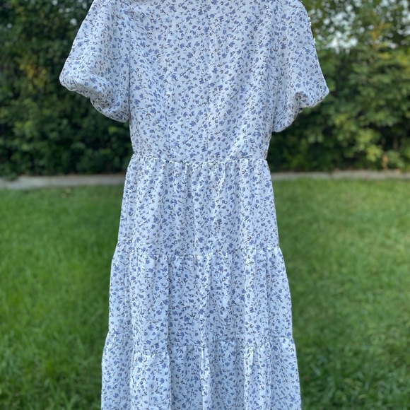 MIKAROSE White Floral Midi Dress NWT Size Medium - Picture 2 of 13